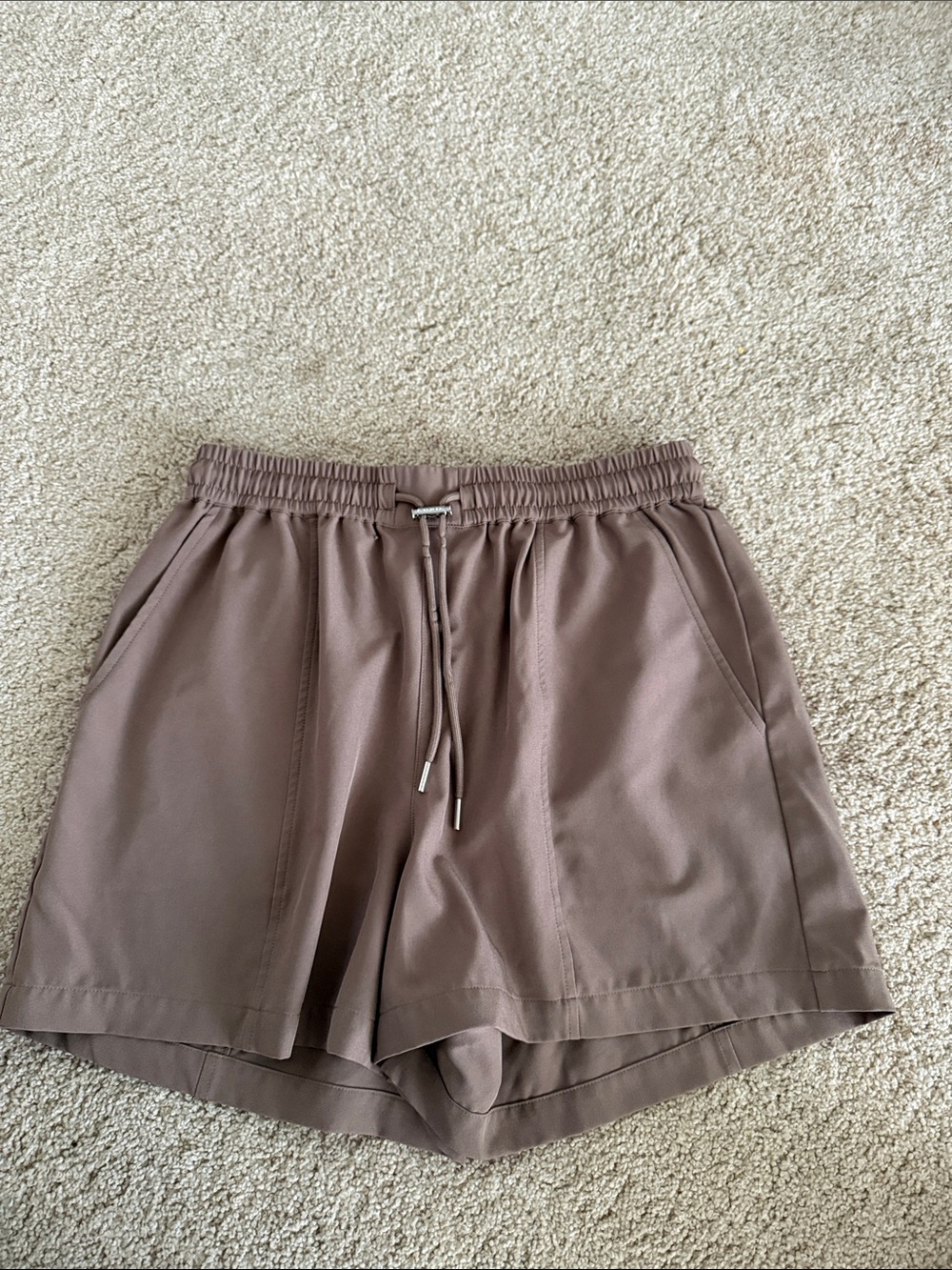 Varley Esmond 3” shorts in Taupe Stone Sz M - Picture 3 of 7